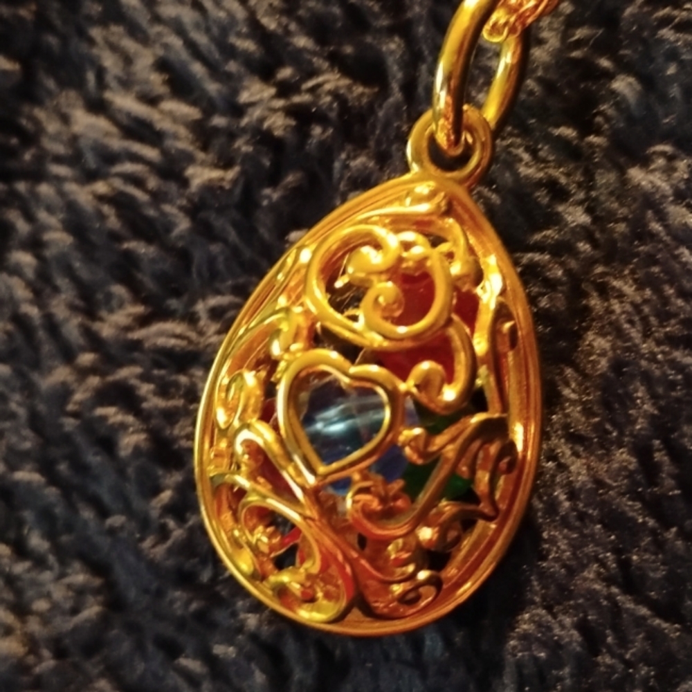Gorgeous Joan Rivers gold necklace with egg cage and beads inside
